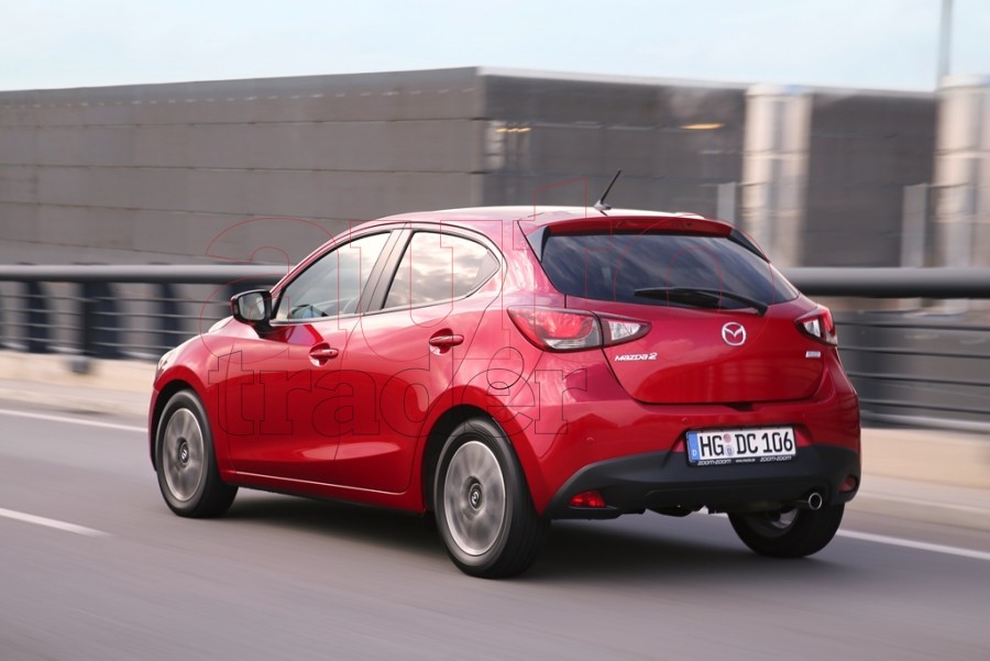Мазда 2 4 поколения. Mazda 2 Hybrid. Mazda 2 2022. Mazda 2 2015. Мазда 2 2000.