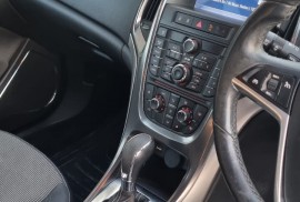 Opel Astra, 2011