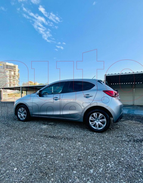 Mazda demio 2016